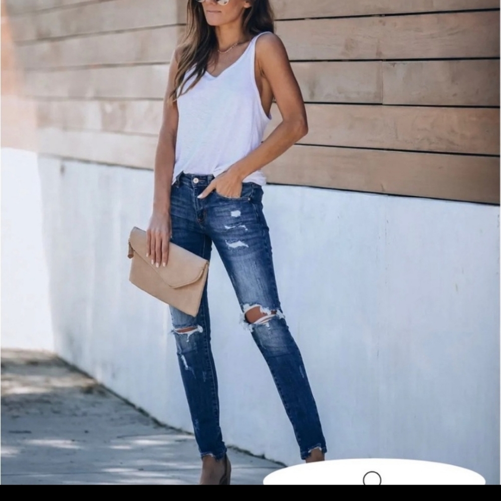 Distressed Frayed Skinny Jeans